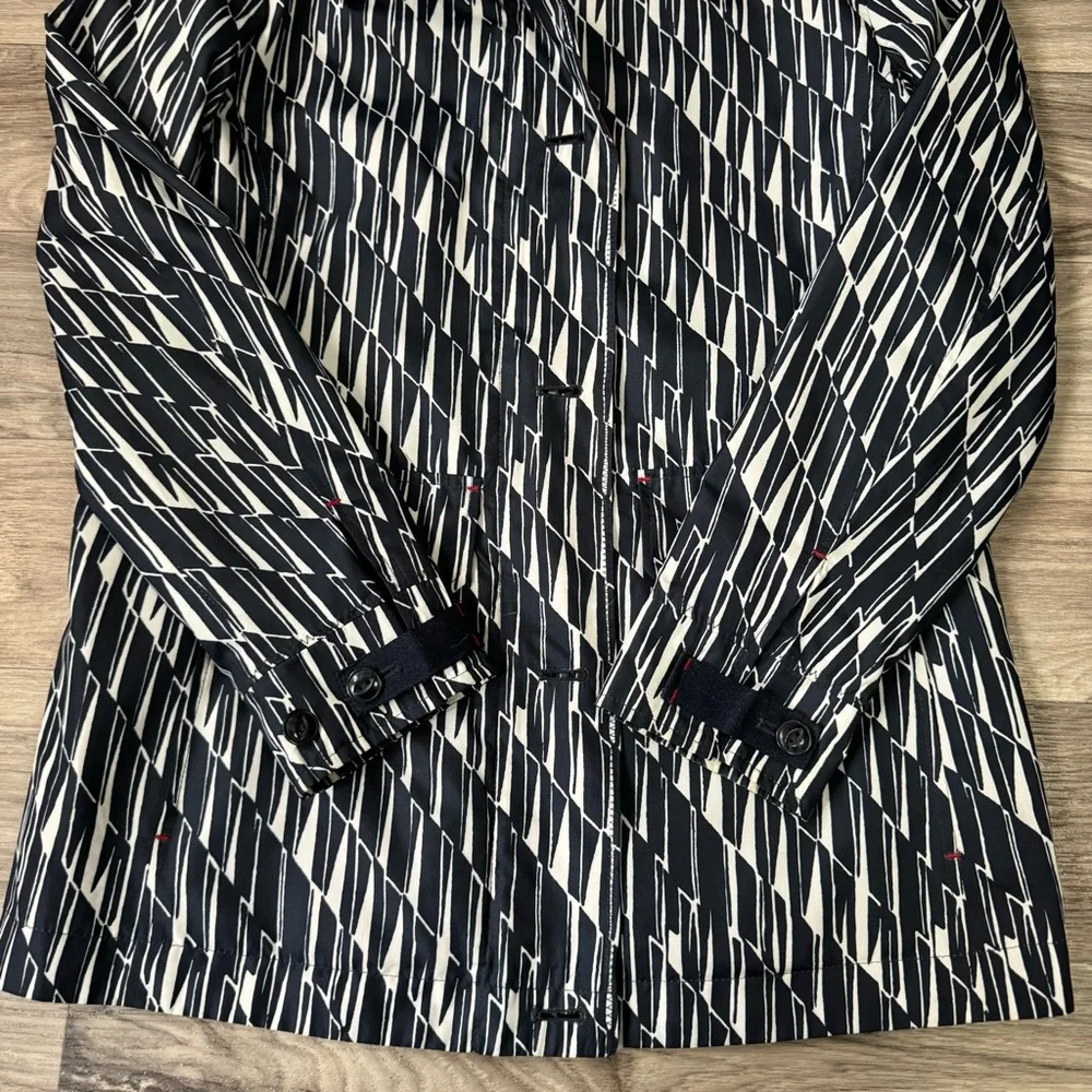 Land's End Women's Storm Raker Rain Jacket Classic Navy Ivory Size Small 2-4